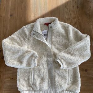 New with tags women’s Guess fleece size small.